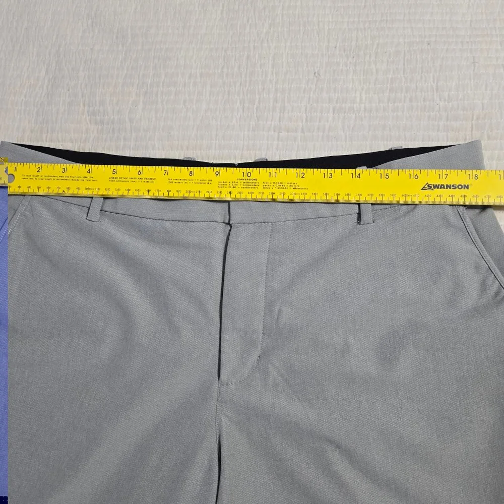 Men's Nike Golf Shorts Size 36 Gray CU9740-003 - Picture 3 of 11